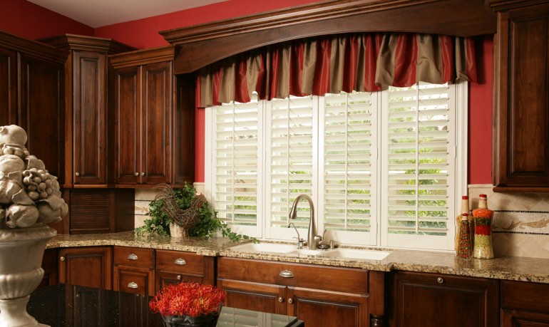 Orlando kitchen shutter and cornice valance